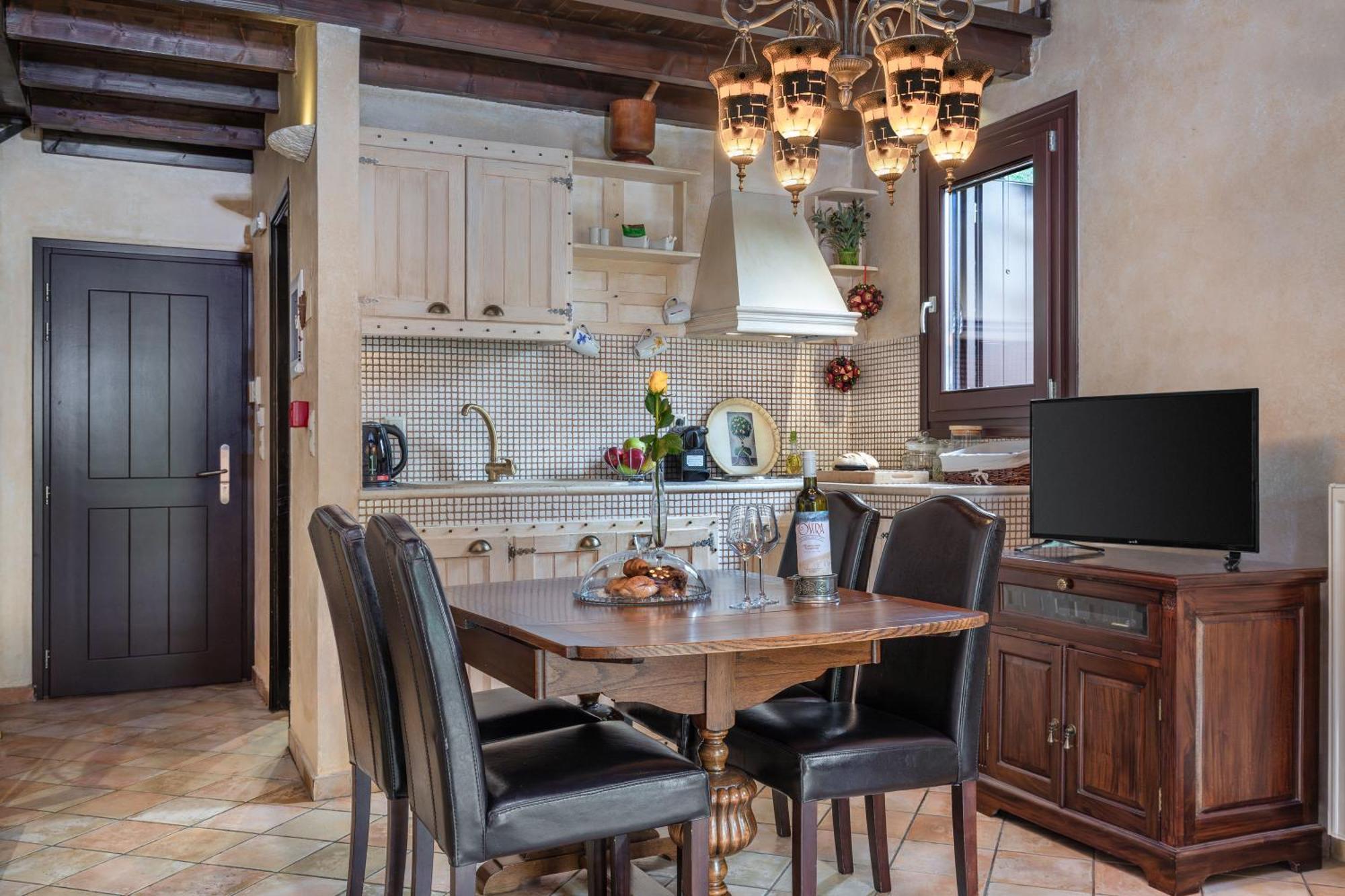 Ostra Menalon Luxury Suites Kardharás Oda fotoğraf