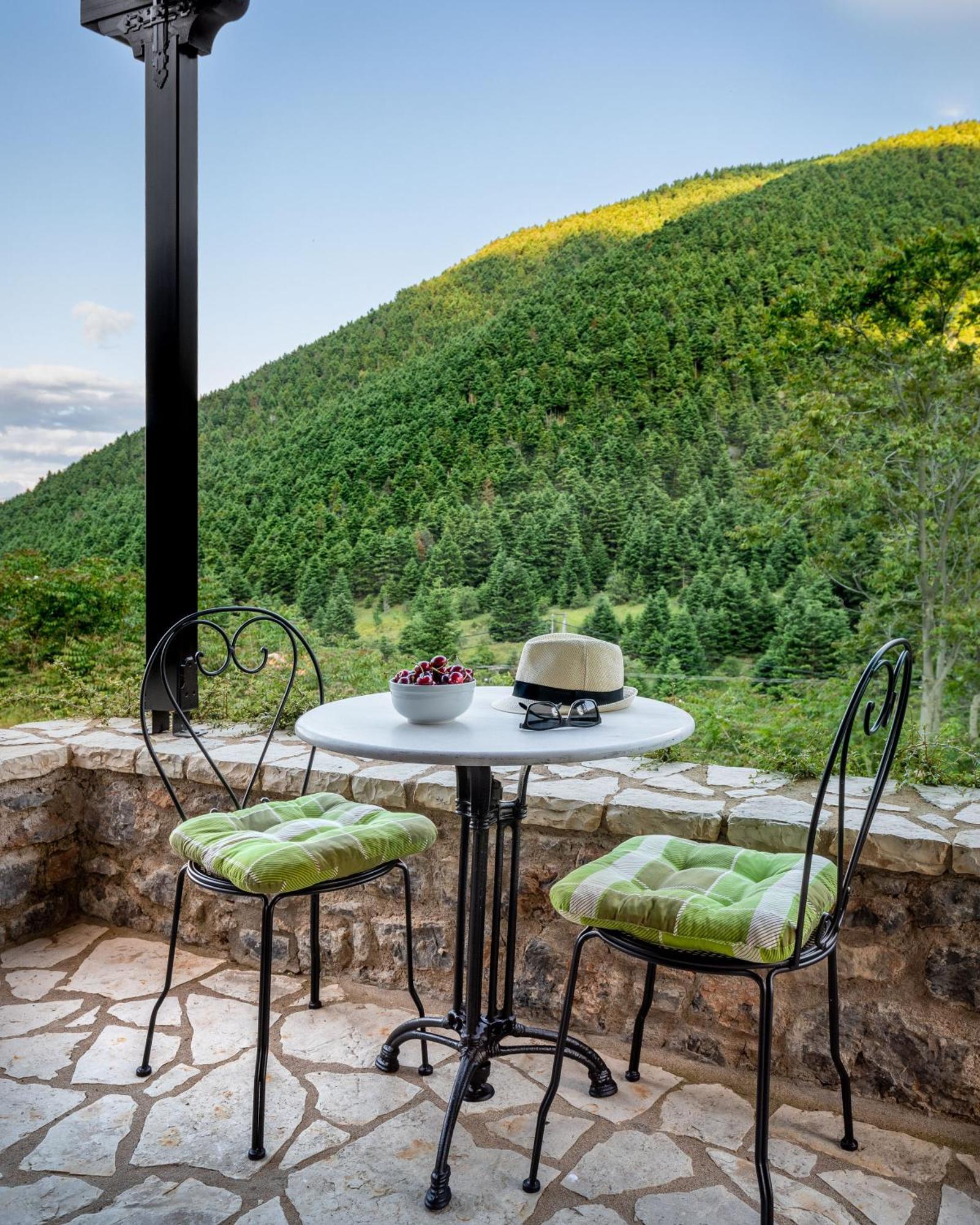 Ostra Menalon Luxury Suites Kardharás Dış mekan fotoğraf