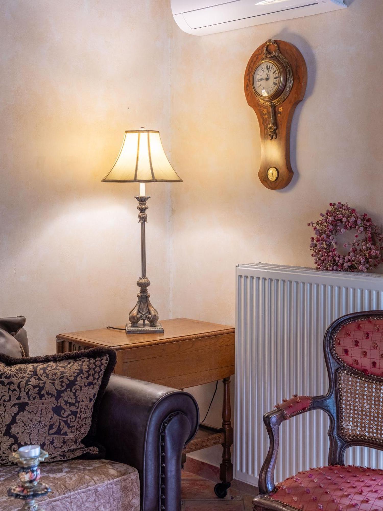 Ostra Menalon Luxury Suites Kardharás Oda fotoğraf
