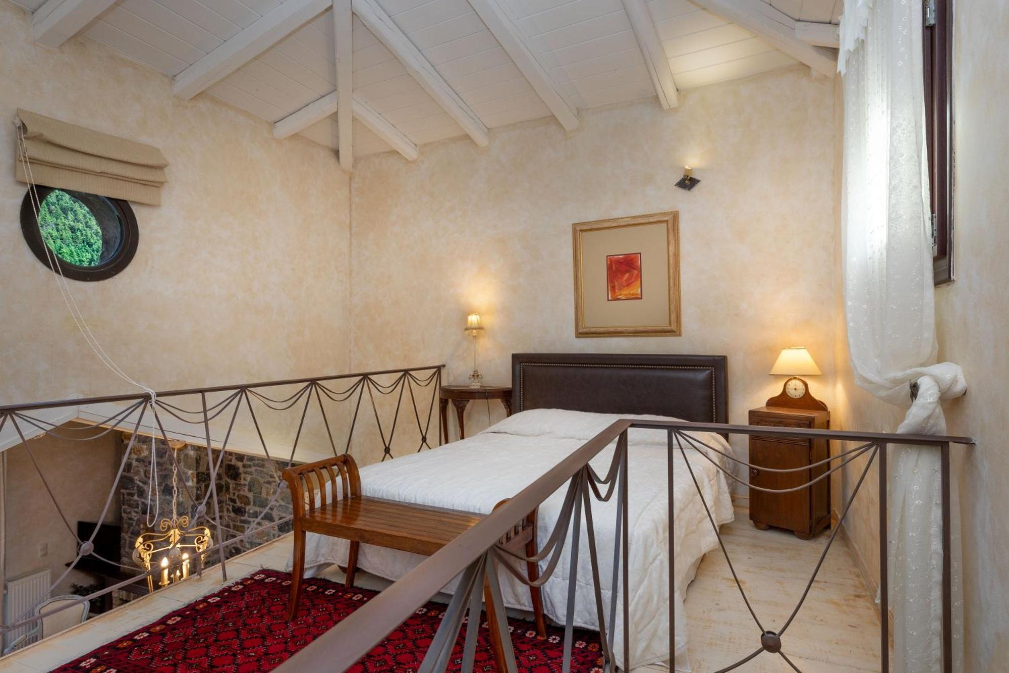 Ostra Menalon Luxury Suites Kardharás Oda fotoğraf
