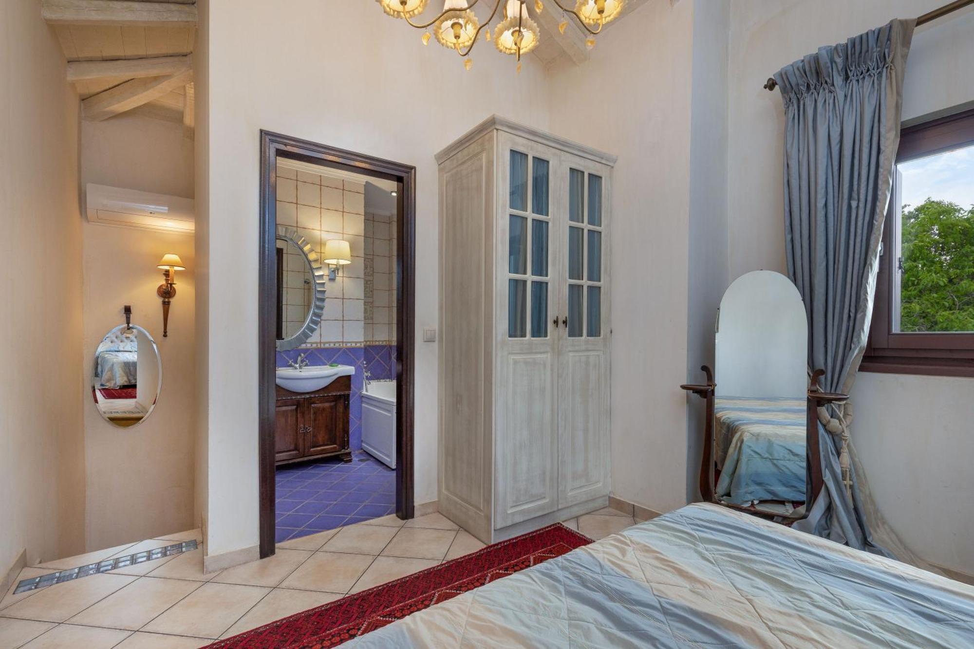 Ostra Menalon Luxury Suites Kardharás Oda fotoğraf