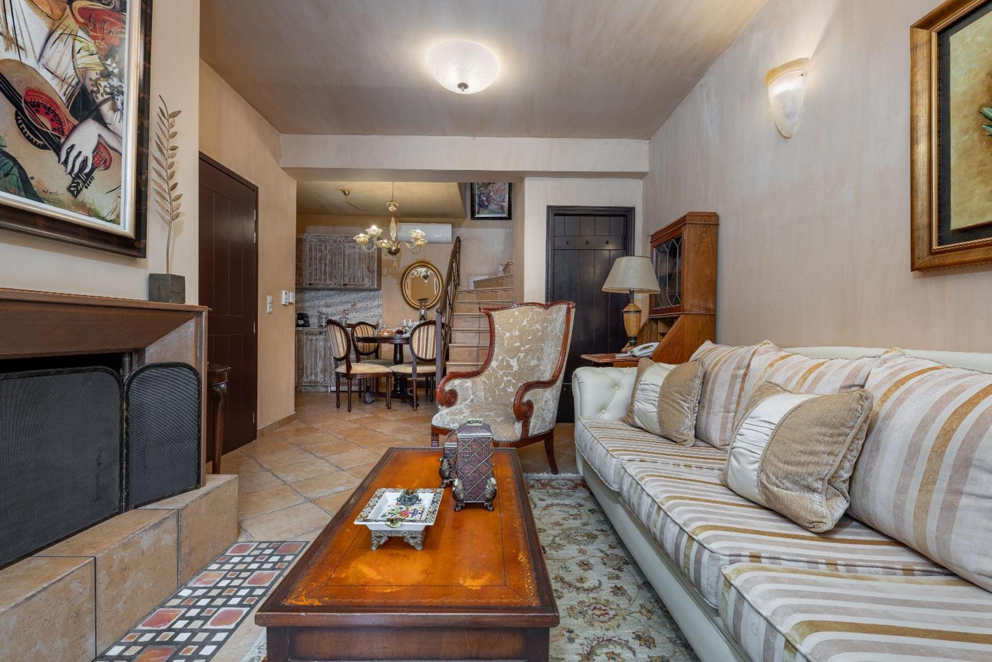 Ostra Menalon Luxury Suites Kardharás Oda fotoğraf