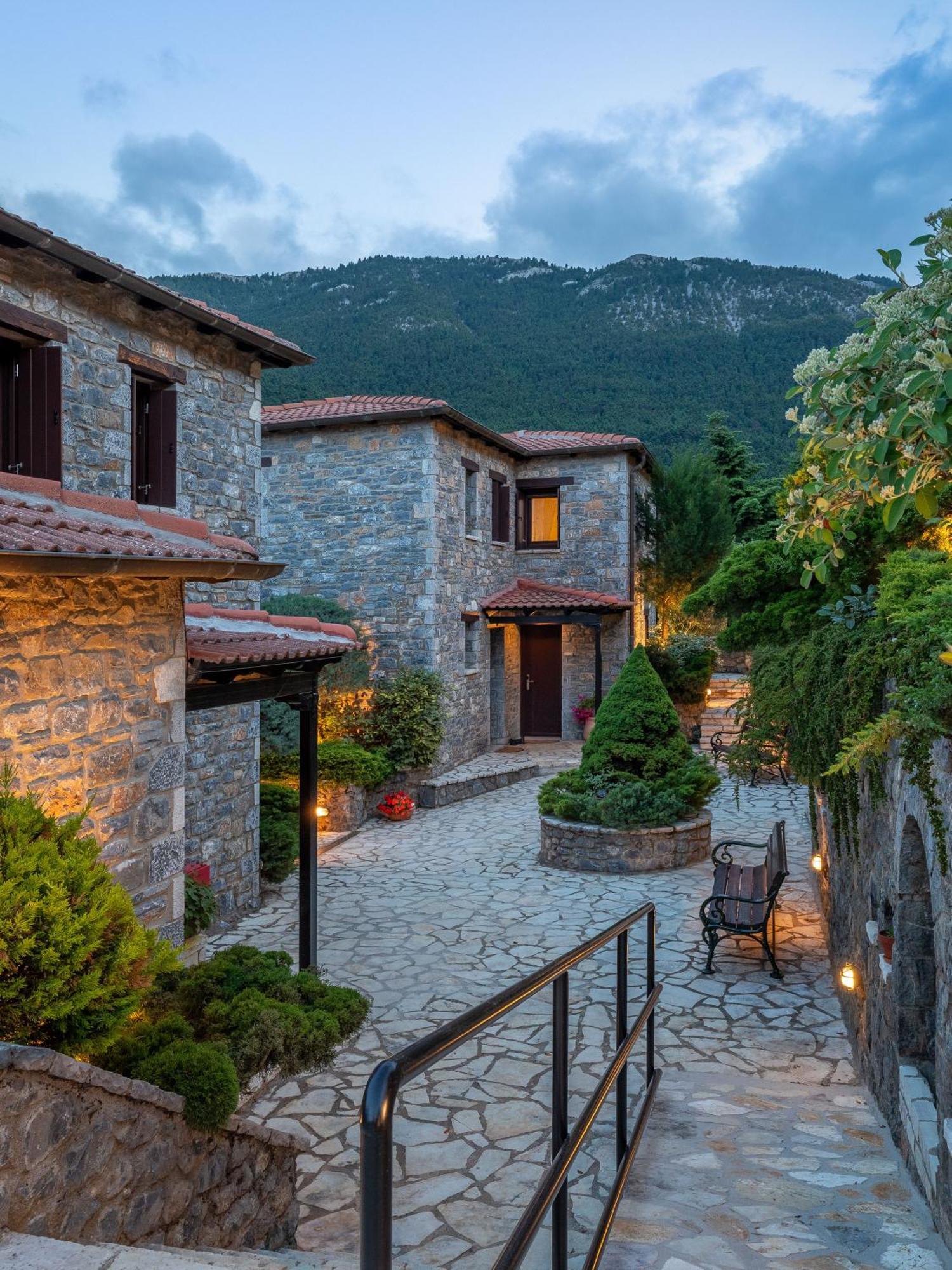 Ostra Menalon Luxury Suites Kardharás Dış mekan fotoğraf