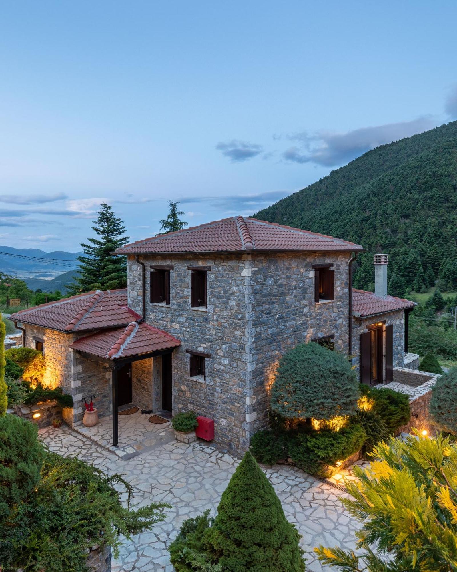 Ostra Menalon Luxury Suites Kardharás Dış mekan fotoğraf