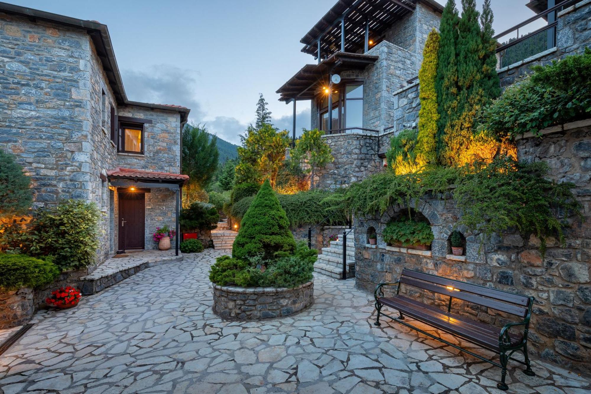 Ostra Menalon Luxury Suites Kardharás Dış mekan fotoğraf